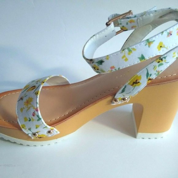 NEW MADDEN GIRL BY STEVE MADDEN Yellow Flowers Sandals - Picture 2 of 5